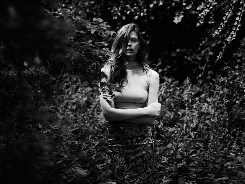 Elise Crombez Dons Casual Elegance for Rika Magazine by Annemarieke van Drimmelen