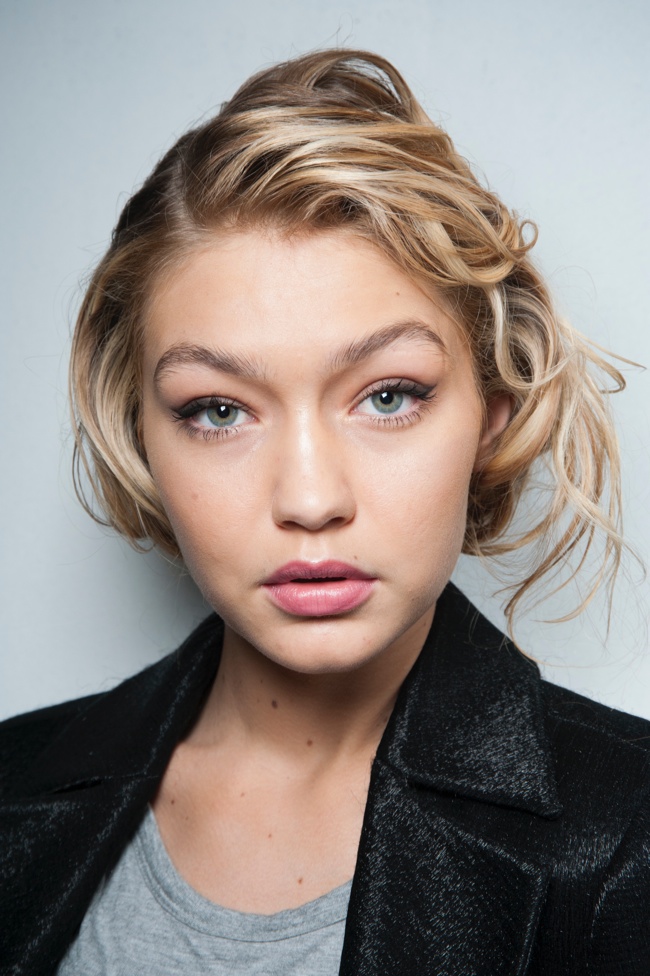 Modern 1950s Hair & Makeup Looks from Max Mara’s Fall Show