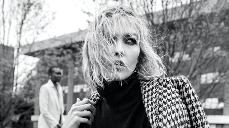 Karlie Kloss, Alek Wek Pose in New Season Styles for Harper’s Bazaar