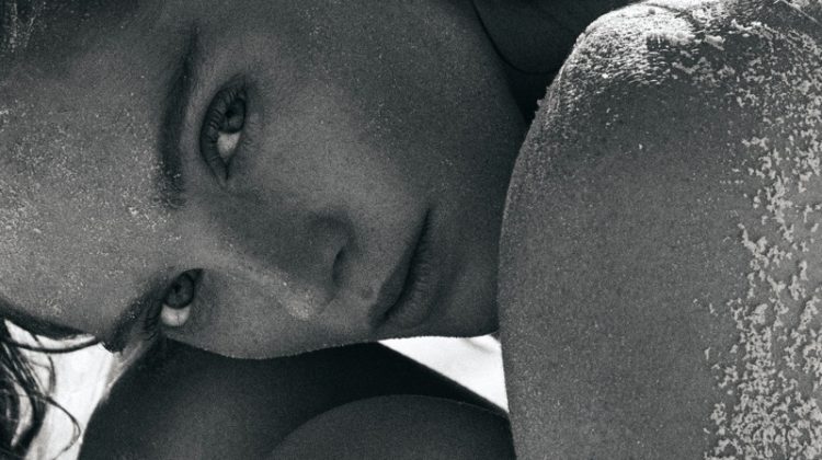 Alexina Graham Poses in White Sands for ELLE Germany