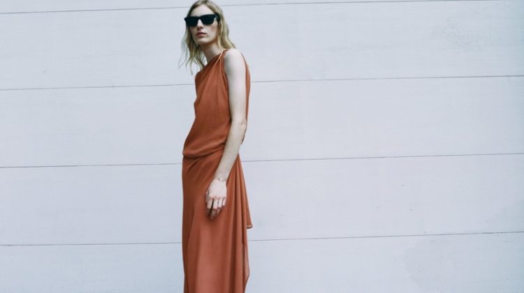Julia Nobis Embraces Summer in Zara’s July 2023 Arrivals