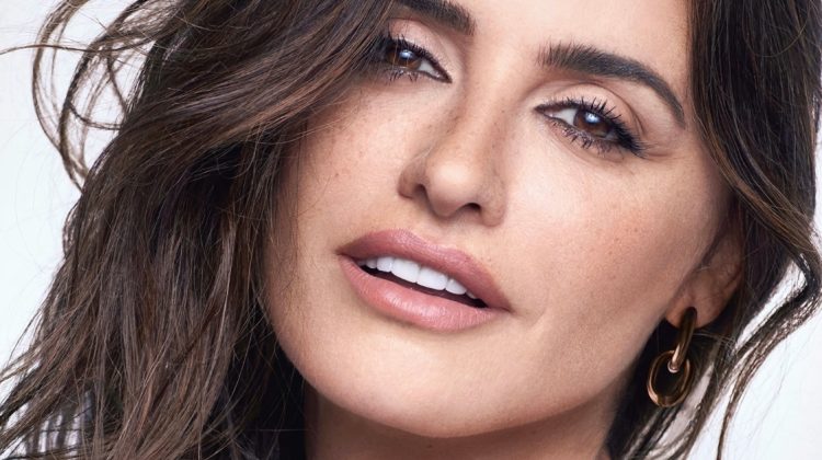 Penélope Cruz Captivates in Lancôme La Nuit Trésor Le Parfum Ad
